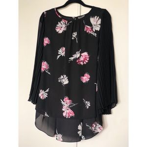 Vince Camuto Floral Pleated Sleeve Blouse Small
